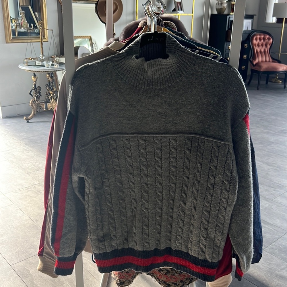 The best sweater ❤️